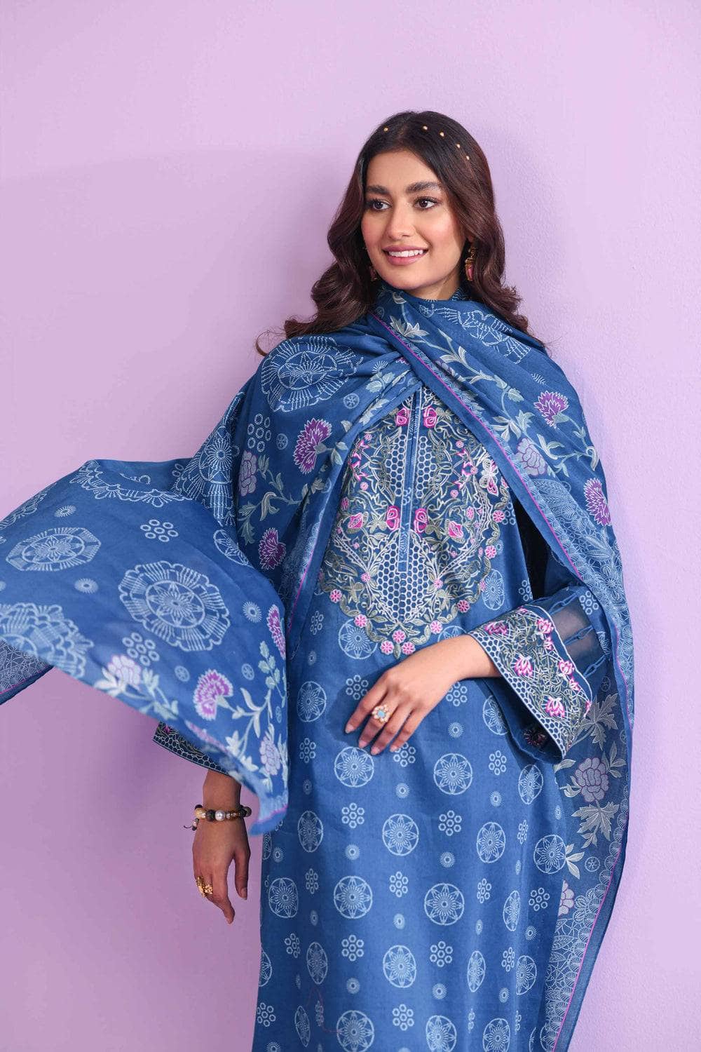 img_nishat_lawn_23_awwal_boutique