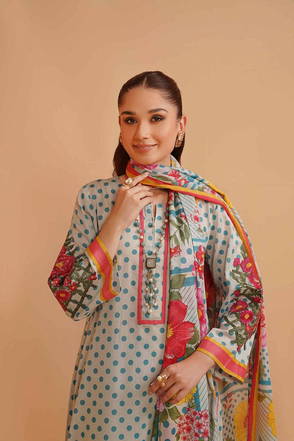 img_nishat_lawn_23_awwal_boutique