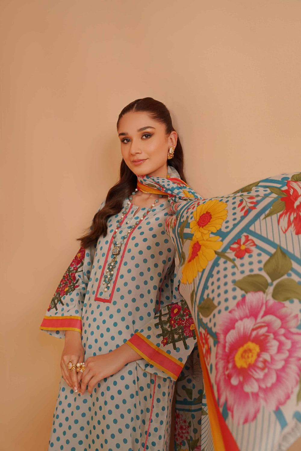 img_nishat_lawn_23_awwal_boutique