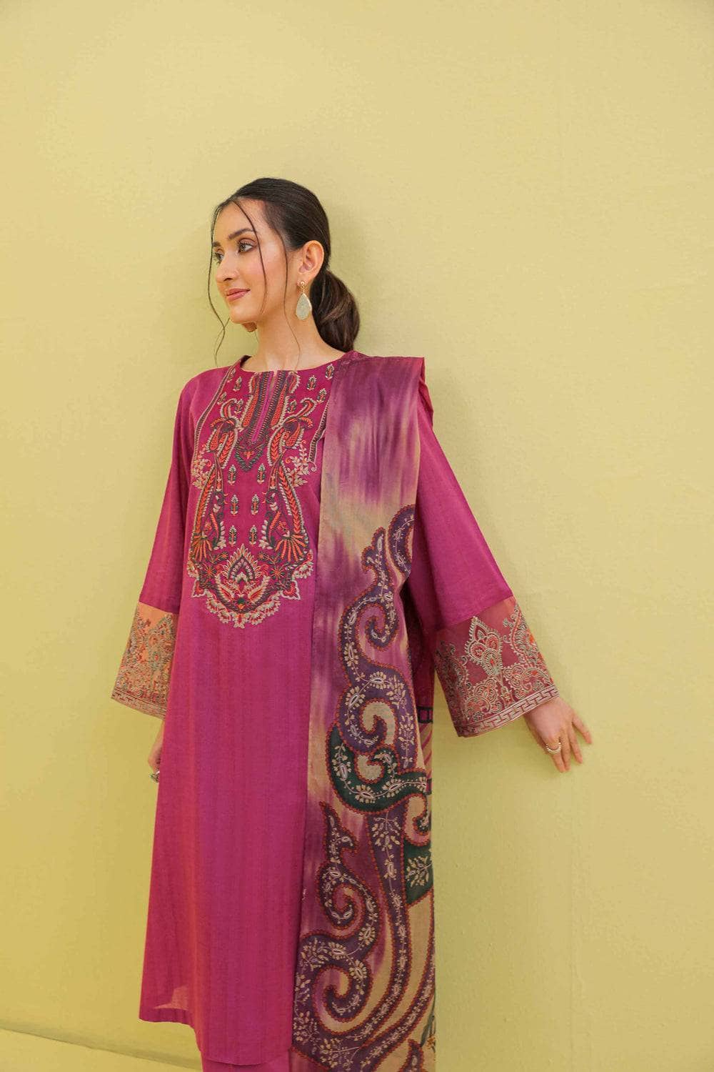 img_nishat_lawn_23_awwal_boutique