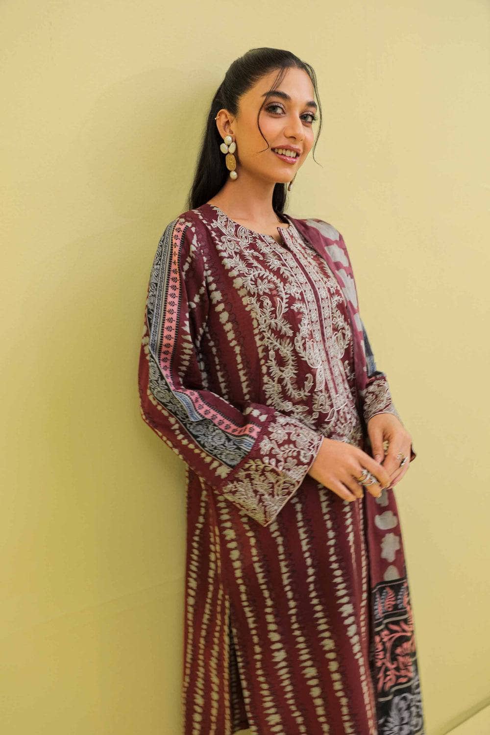 img_nishat_lawn_23_awwal_boutique