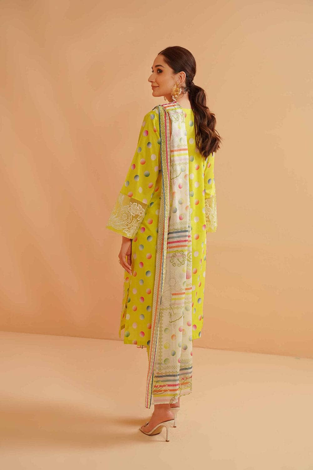 img_nishat_lawn_23_awwal_boutique