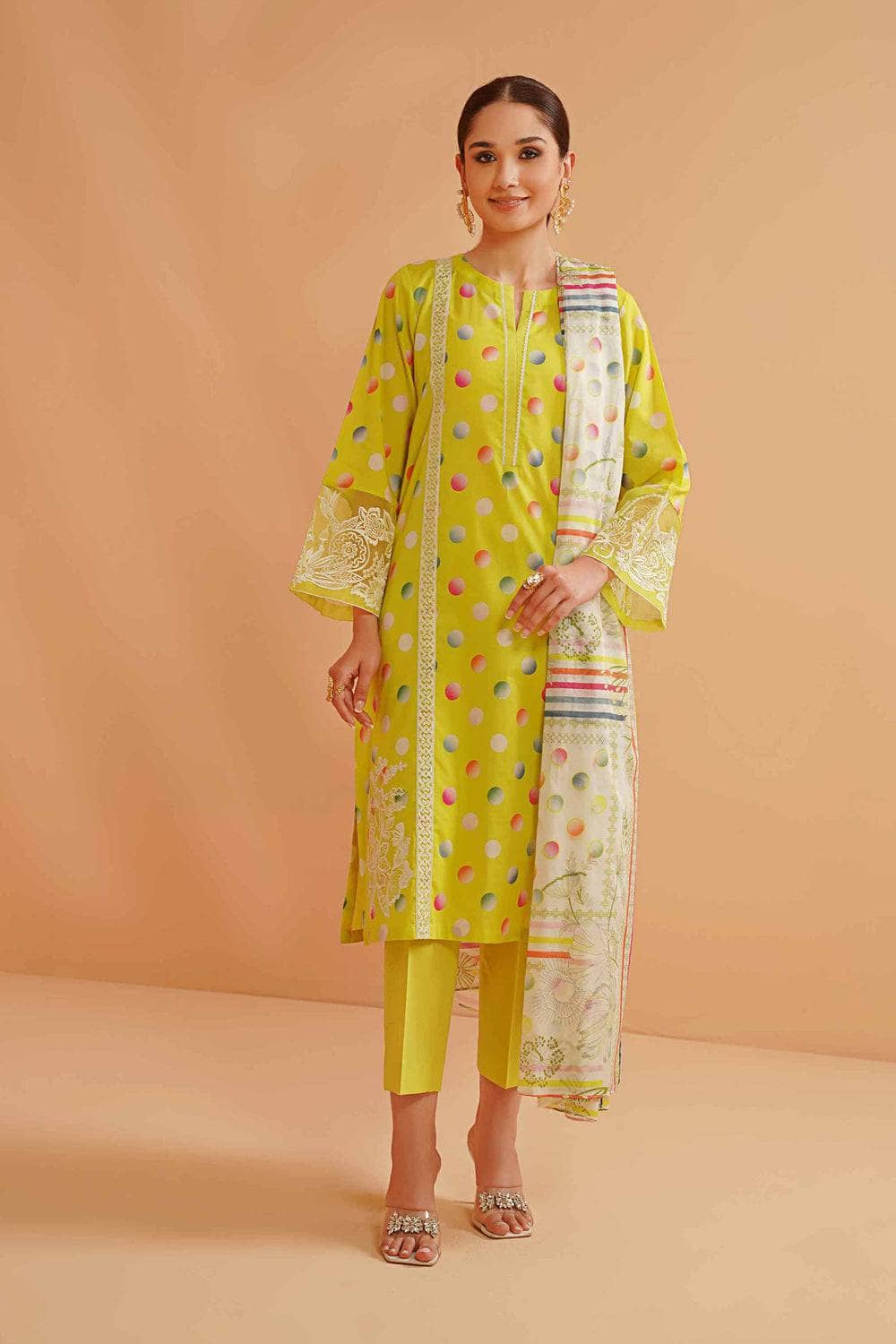 img_nishat_lawn_23_awwal_boutique