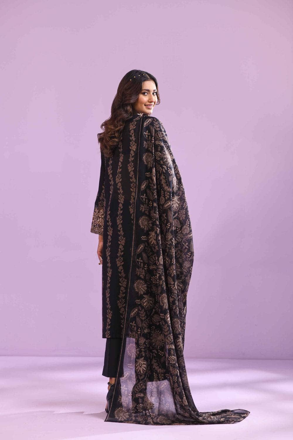 img_nishat_lawn_23_awwal_boutique