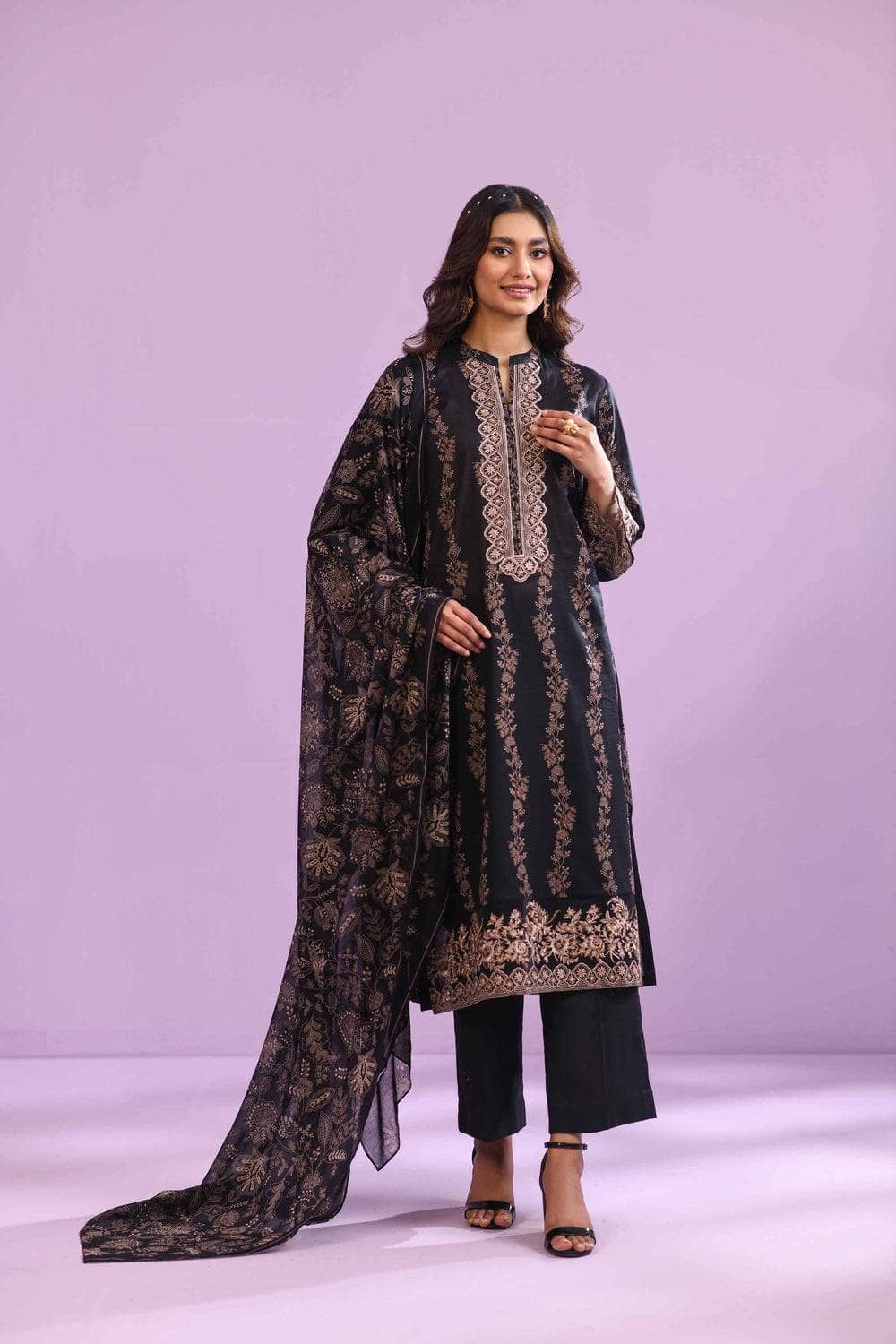 img_nishat_lawn_23_awwal_boutique