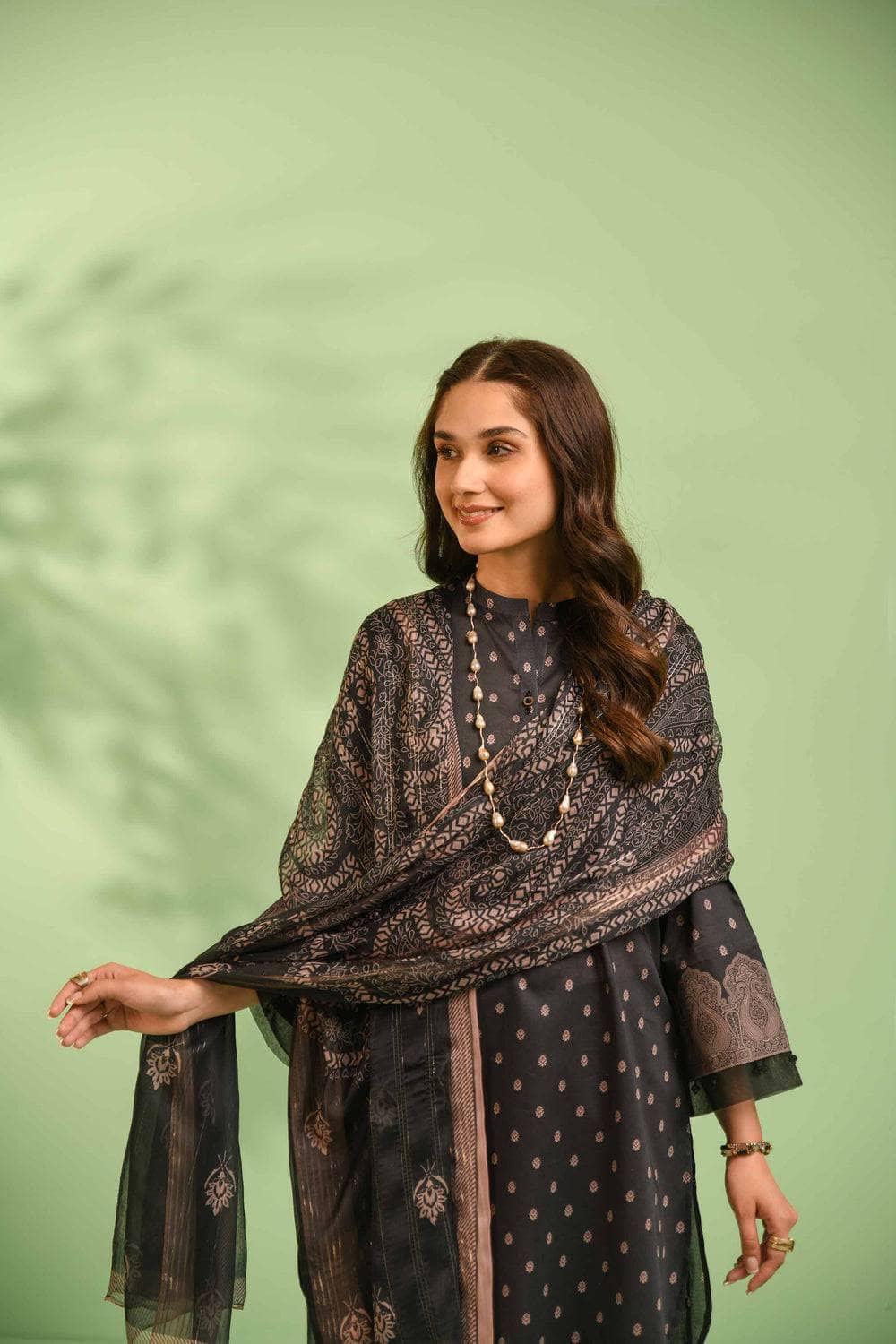 img_nishat_lawn_23_awwal_boutique