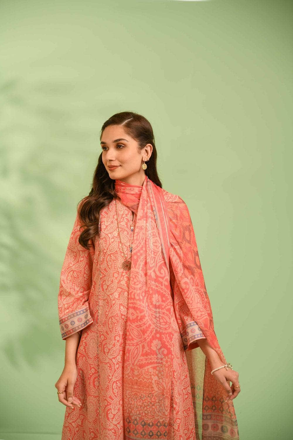 img_nishat_lawn_23_awwal_boutique