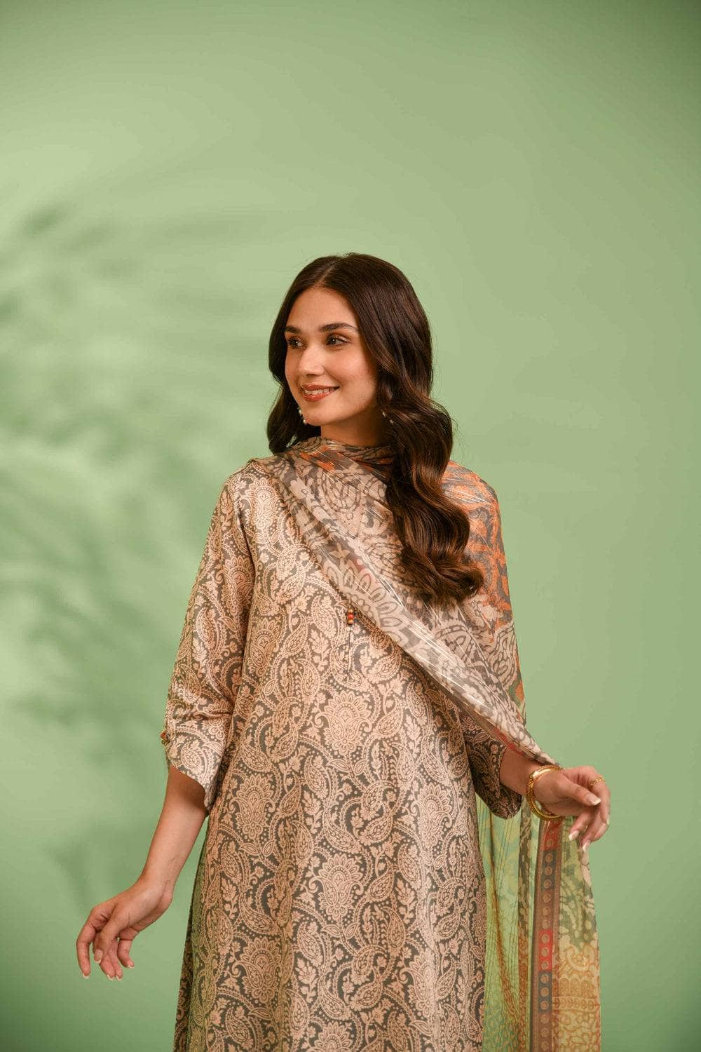img_nishat_lawn_23_awwal_boutique