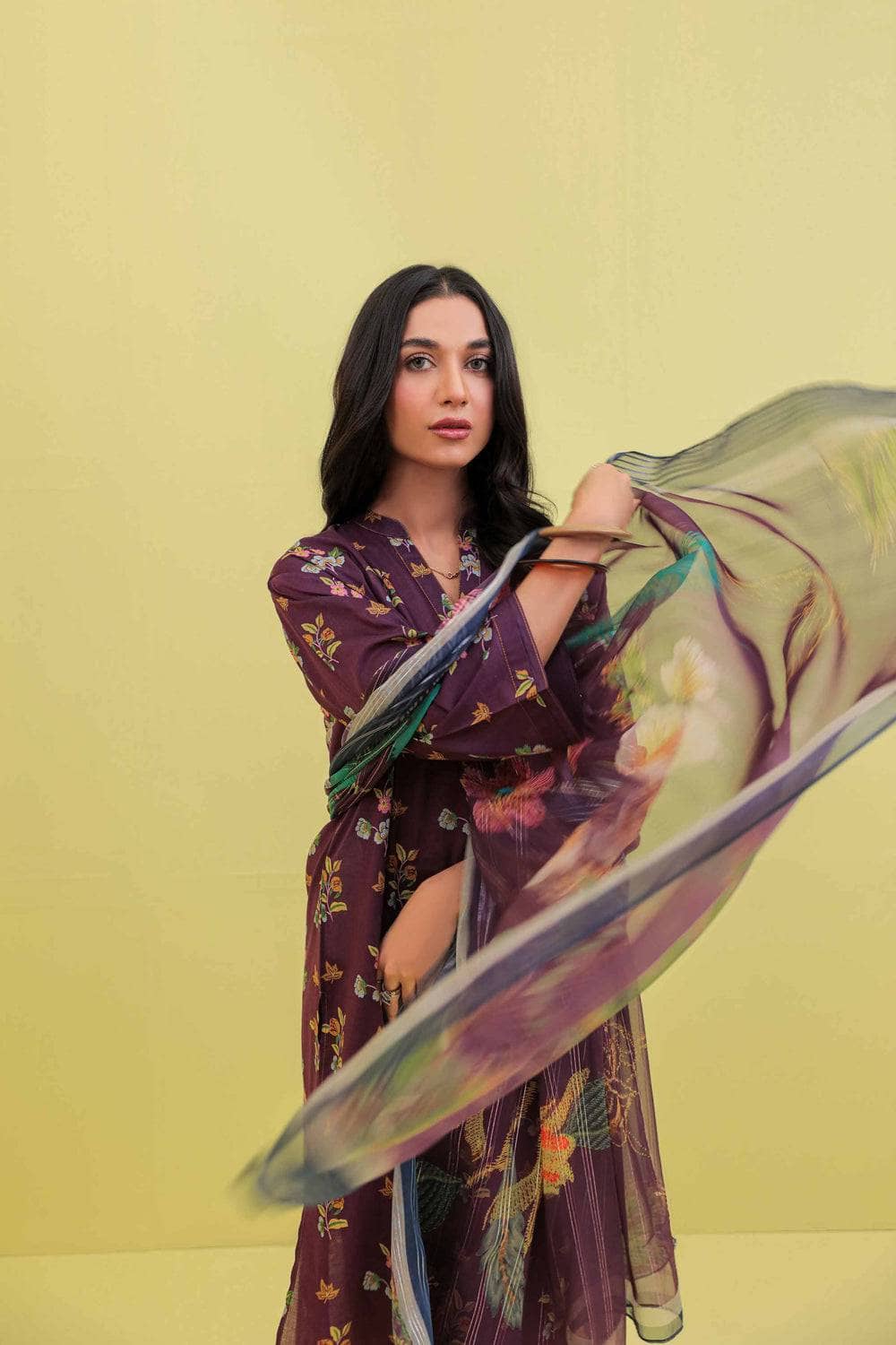 img_nishat_lawn_23_awwal_boutique