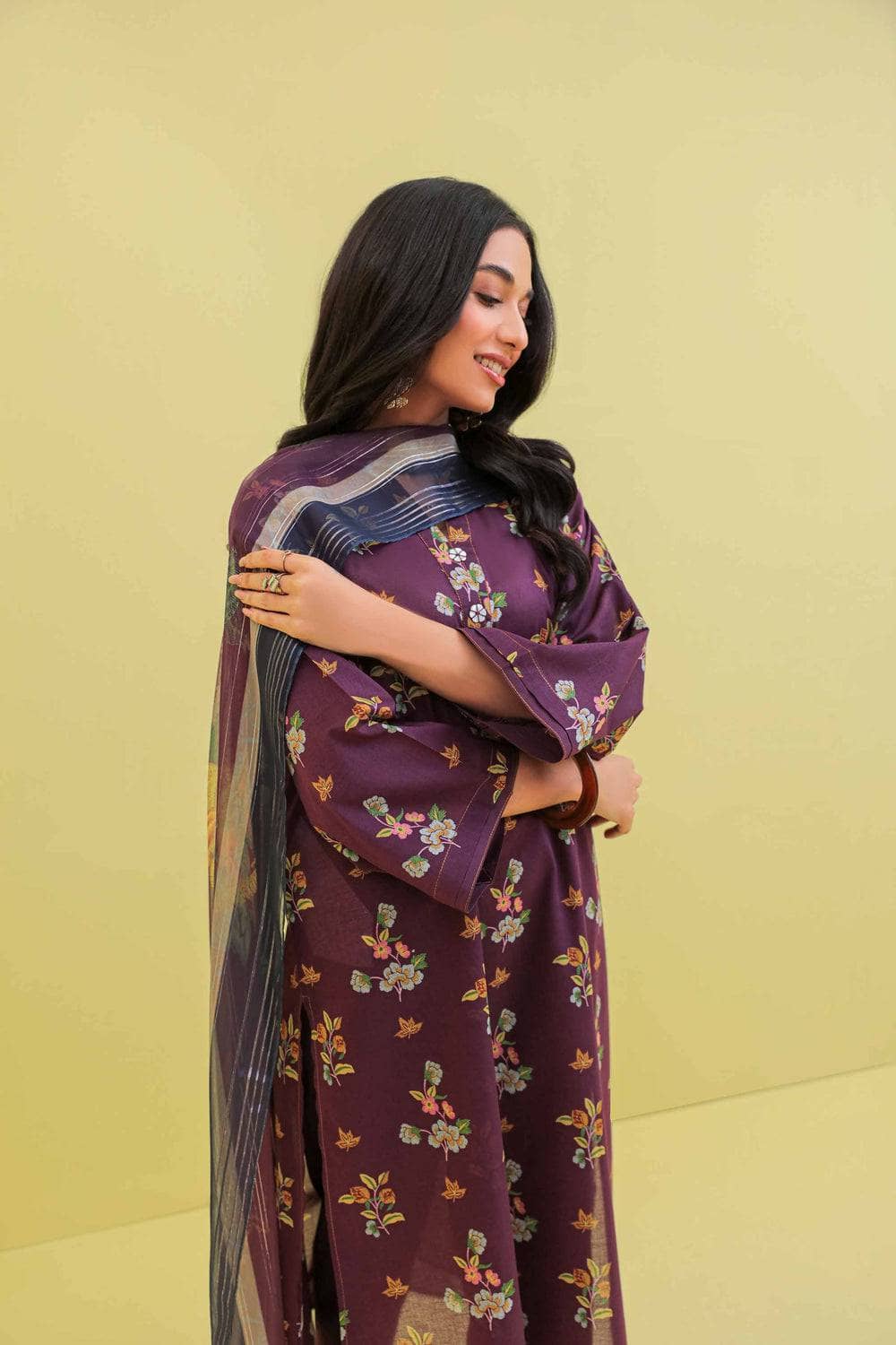 img_nishat_lawn_23_awwal_boutique
