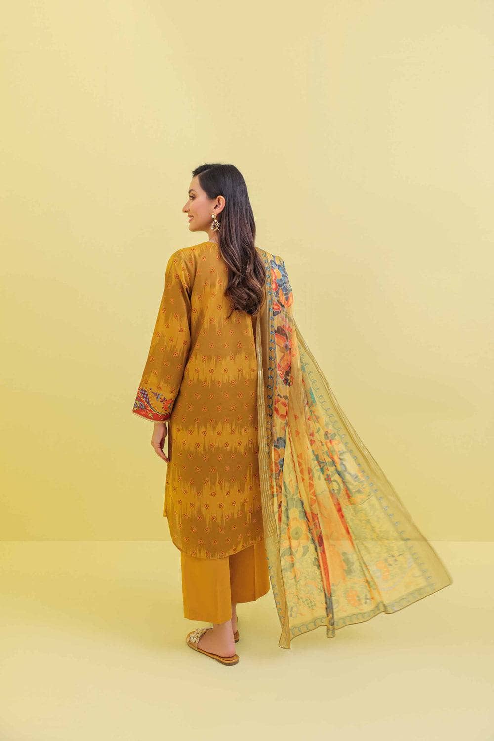 img_nishat_lawn_23_awwal_boutique