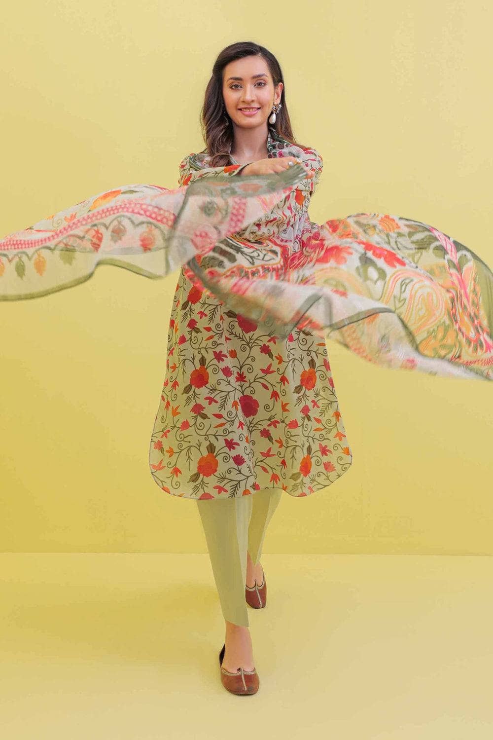img_nishat_lawn_23_awwal_boutique