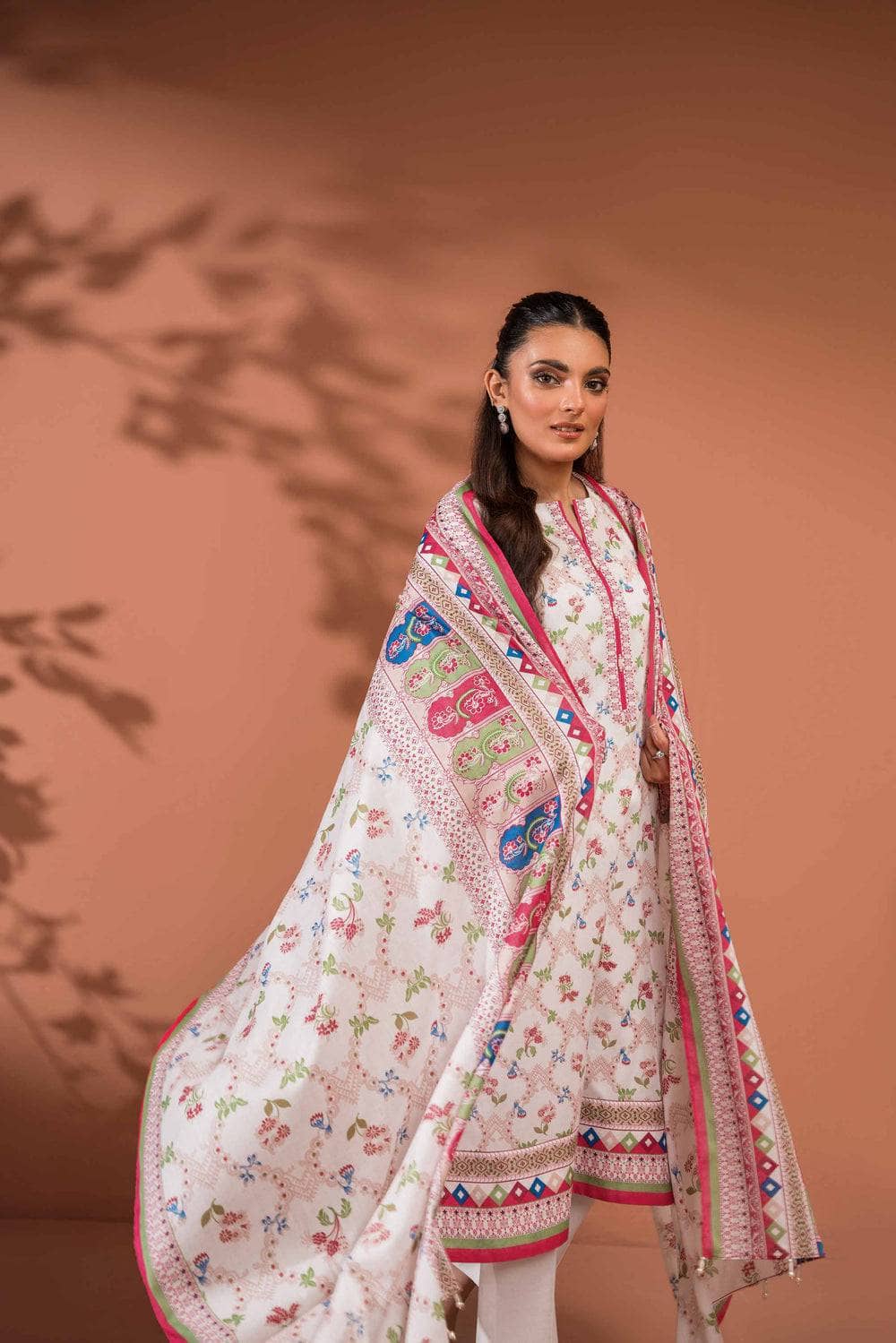 img_nishat_lawn_23_awwal_boutique