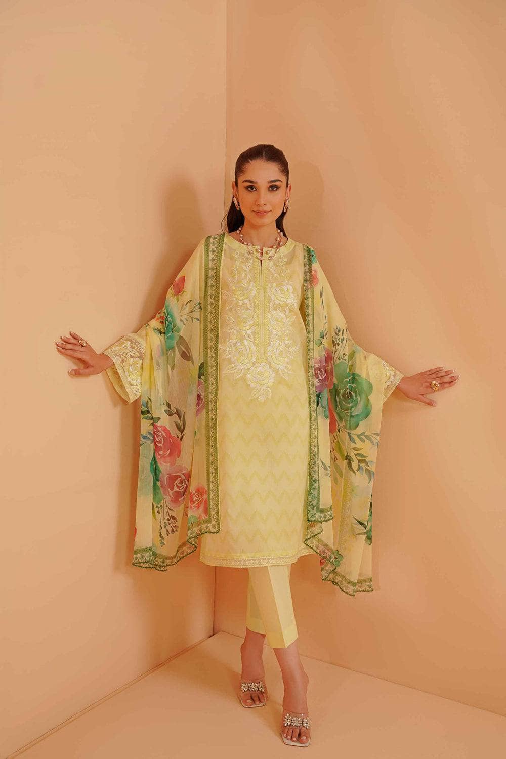 img_nishat_lawn_vol_2_awwal_boutique