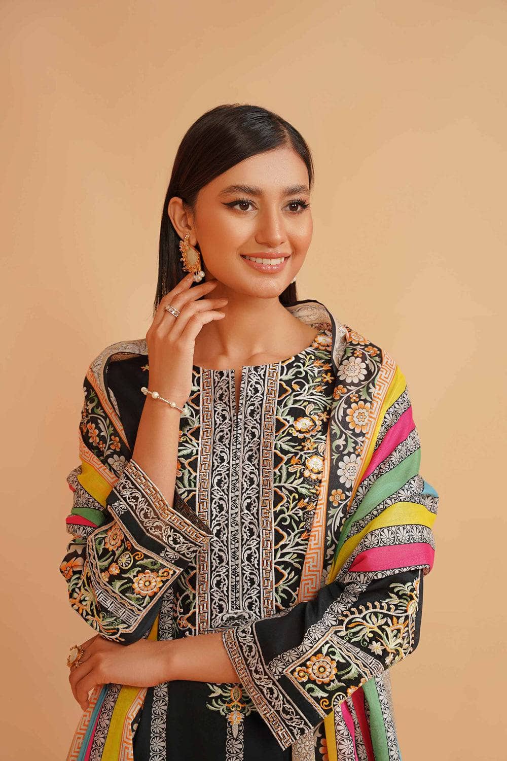 img_nishat_lawn_23_awwal_boutique