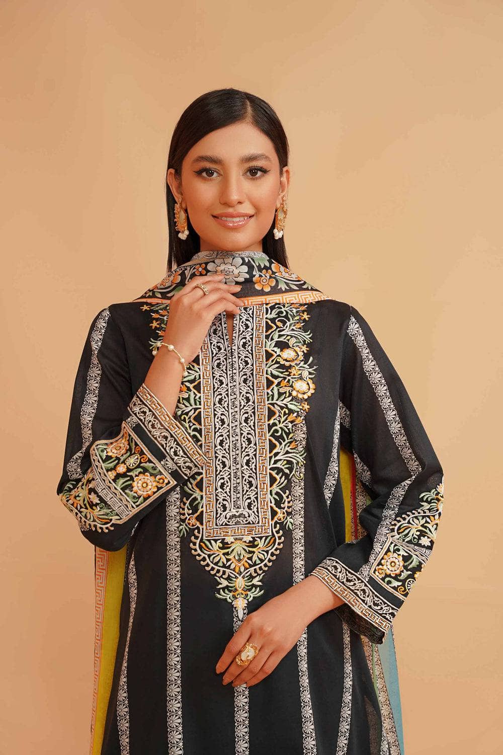 img_nishat_lawn_23_awwal_boutique