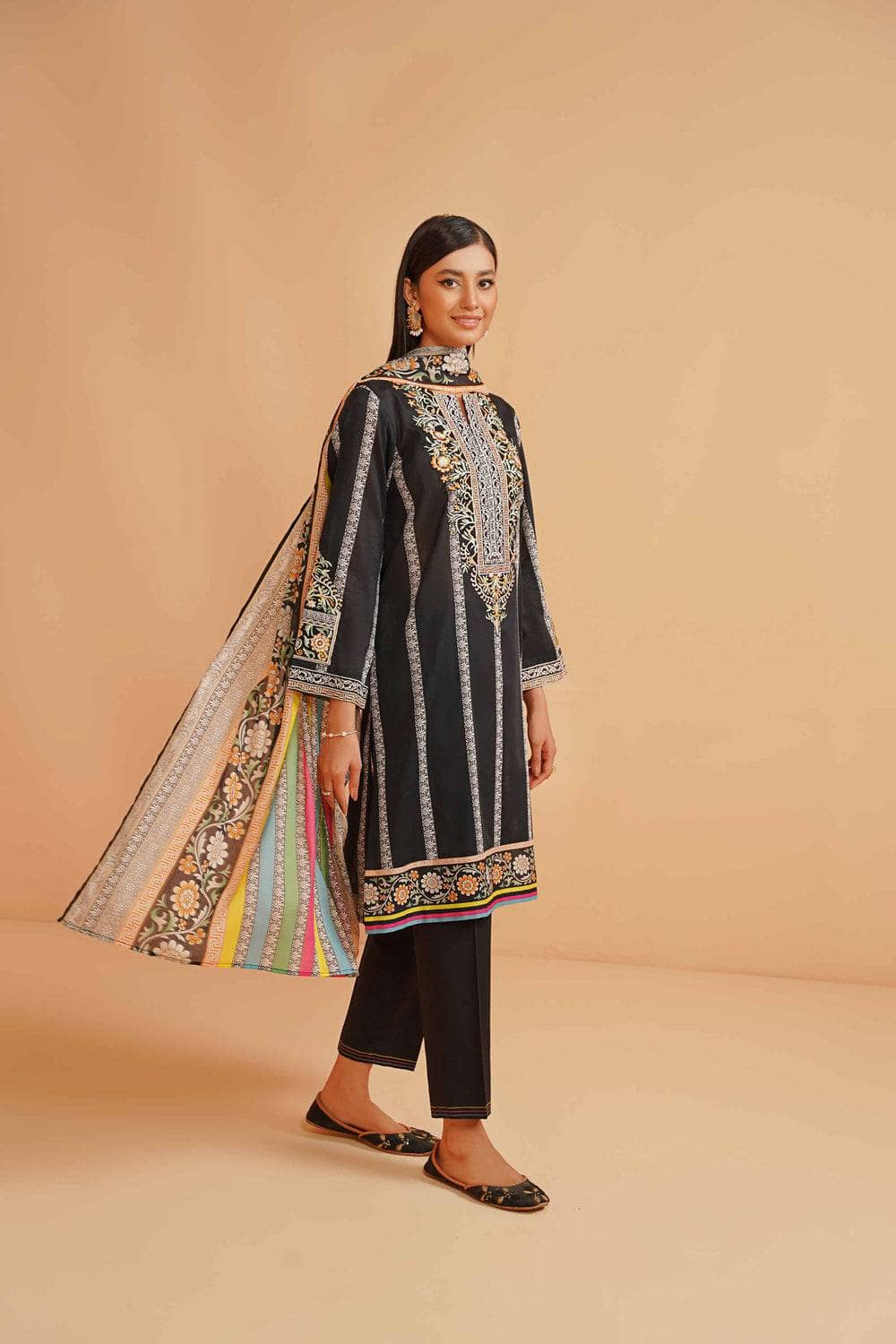 img_nishat_lawn_23_awwal_boutique