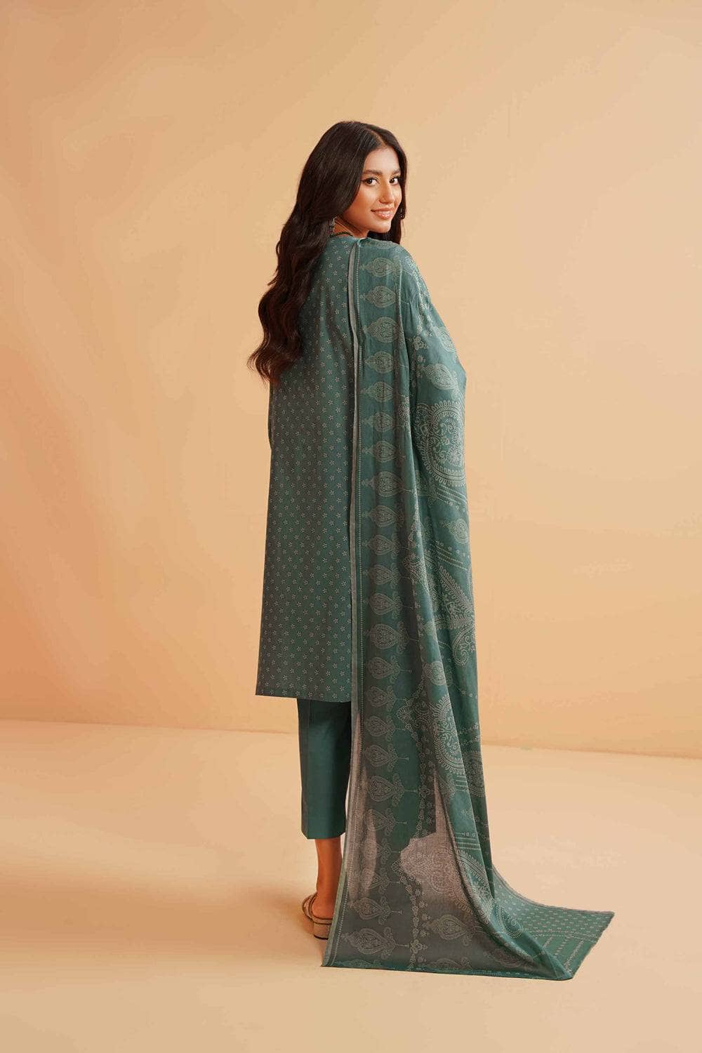 img_nishat_lawn_23_awwal_boutique