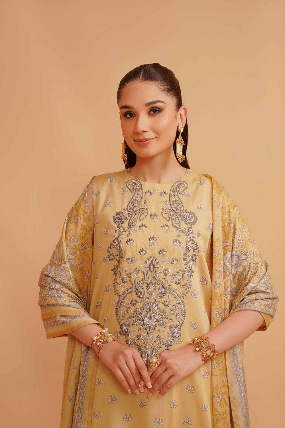 img_nishat_lawn_23_awwal_boutique
