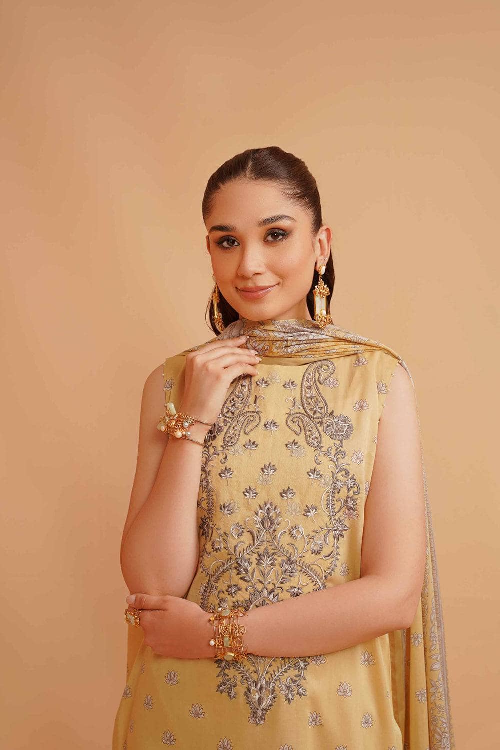 img_nishat_lawn_23_awwal_boutique