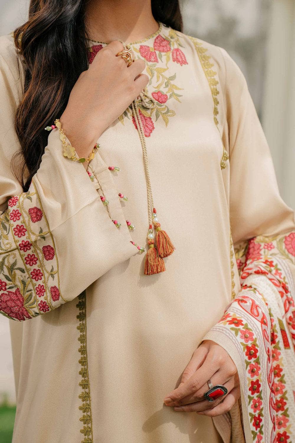 img_nishat_winter_23_awwal_boutique