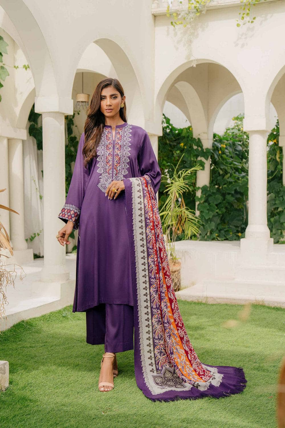 img_nishat_winter_23_awwal_boutique