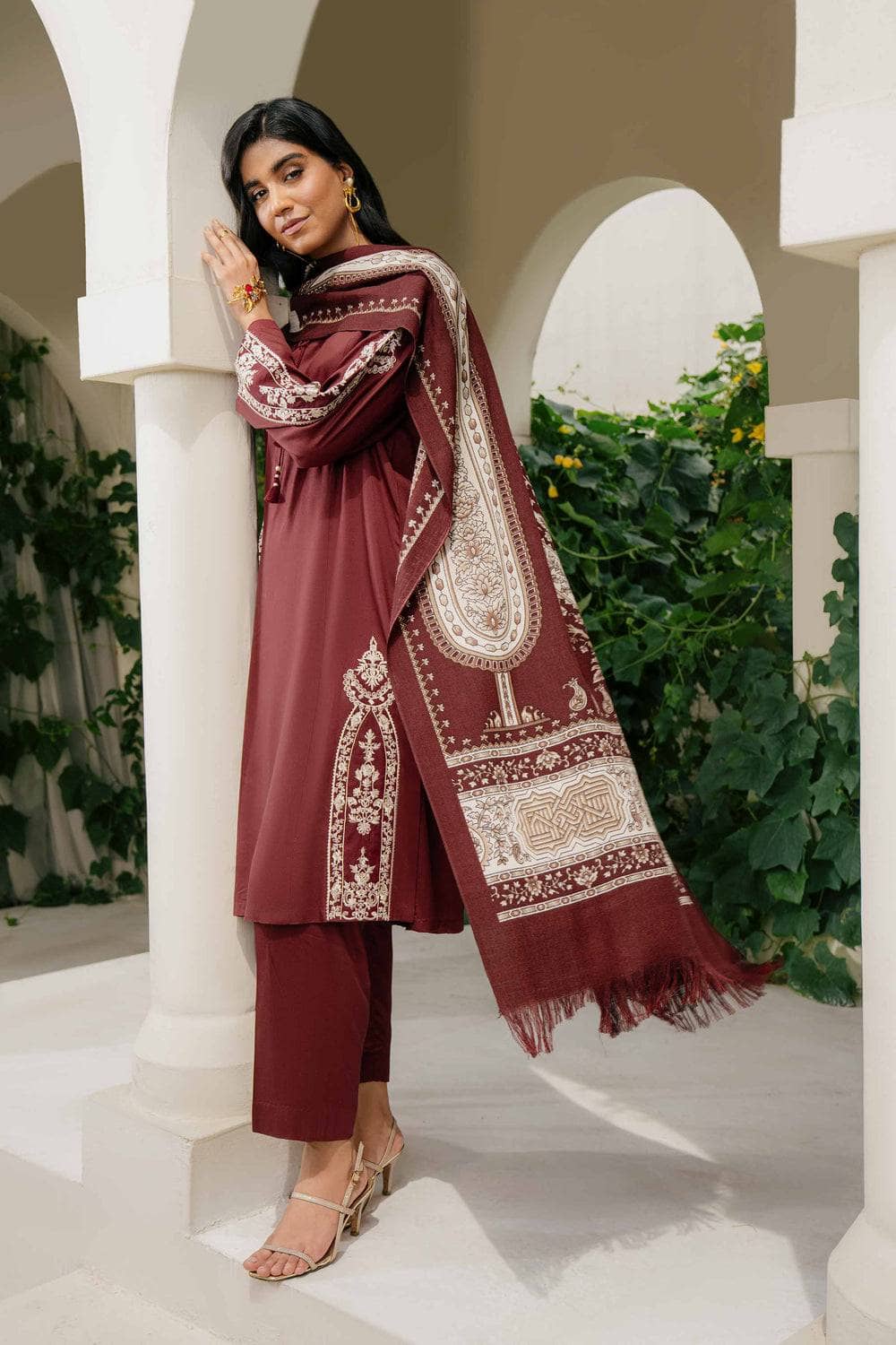 img_nishat_winter_23_awwal_boutique