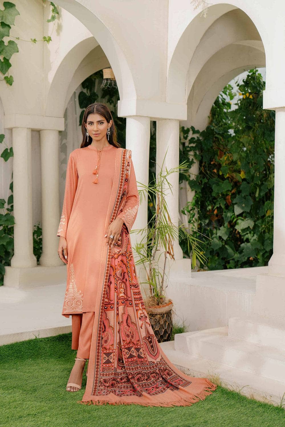 img_nishat_winter_23_awwal_boutique