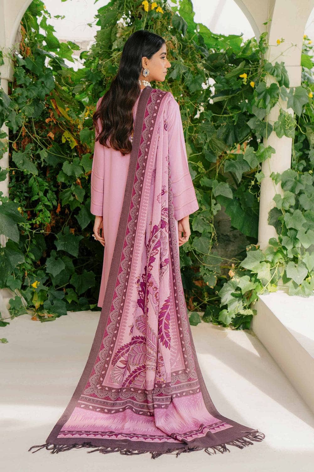 img_nishat_winter_23_awwal_boutique