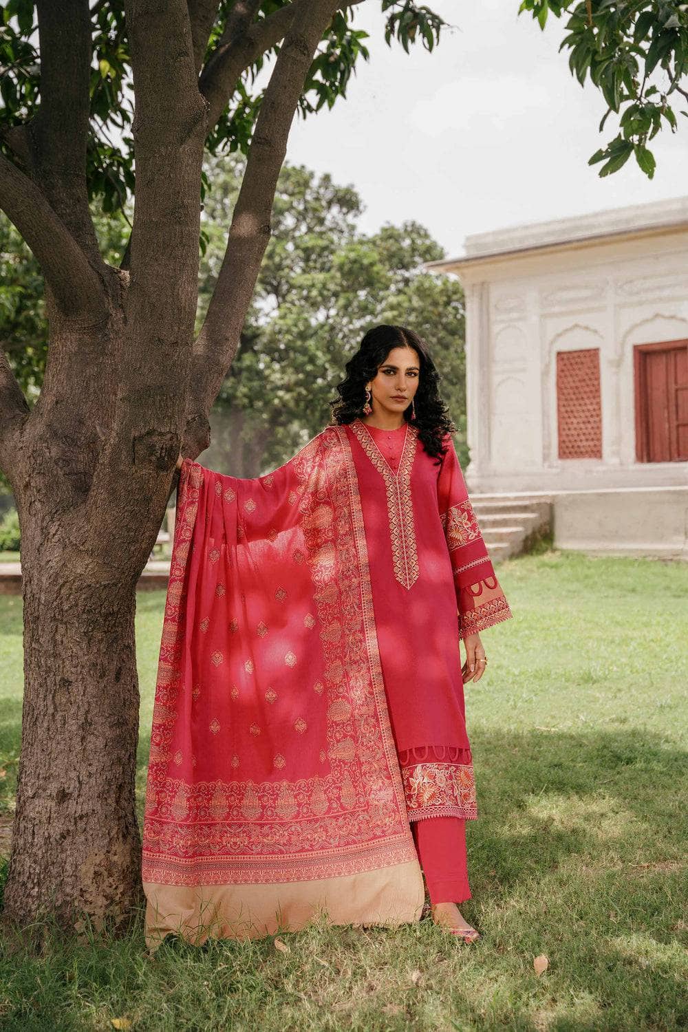 img_nishat_winter_23_awwal_boutique