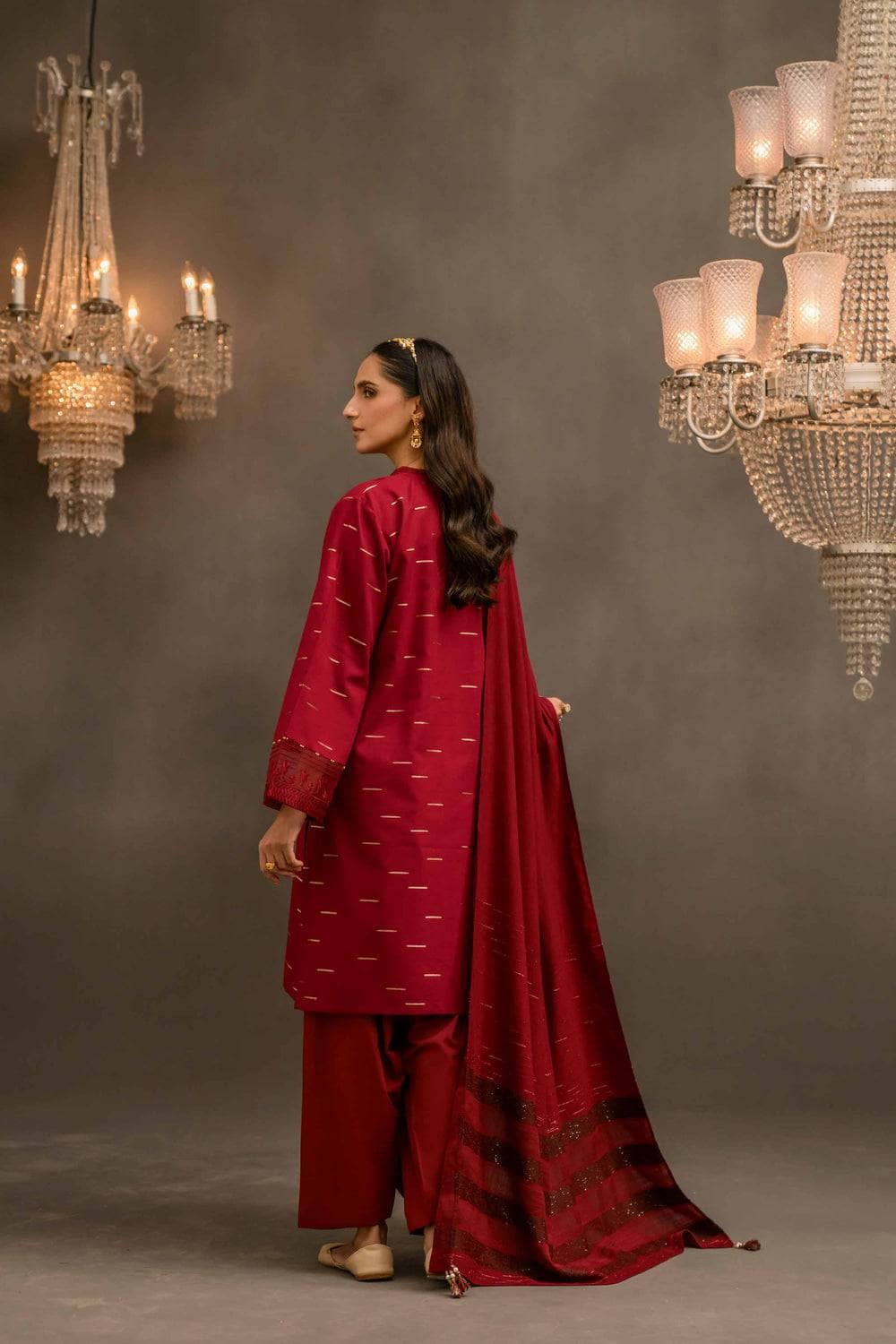 img_nishat_winter_23_awwal_boutique