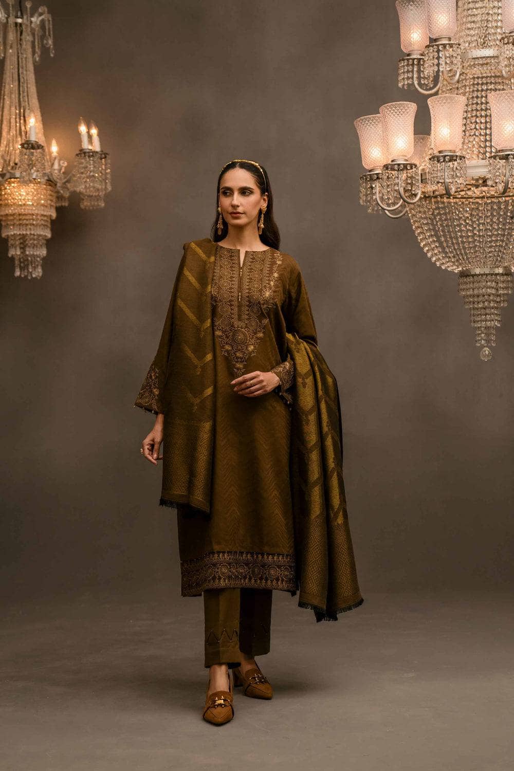 img_nishat_winter_23_awwal_boutique