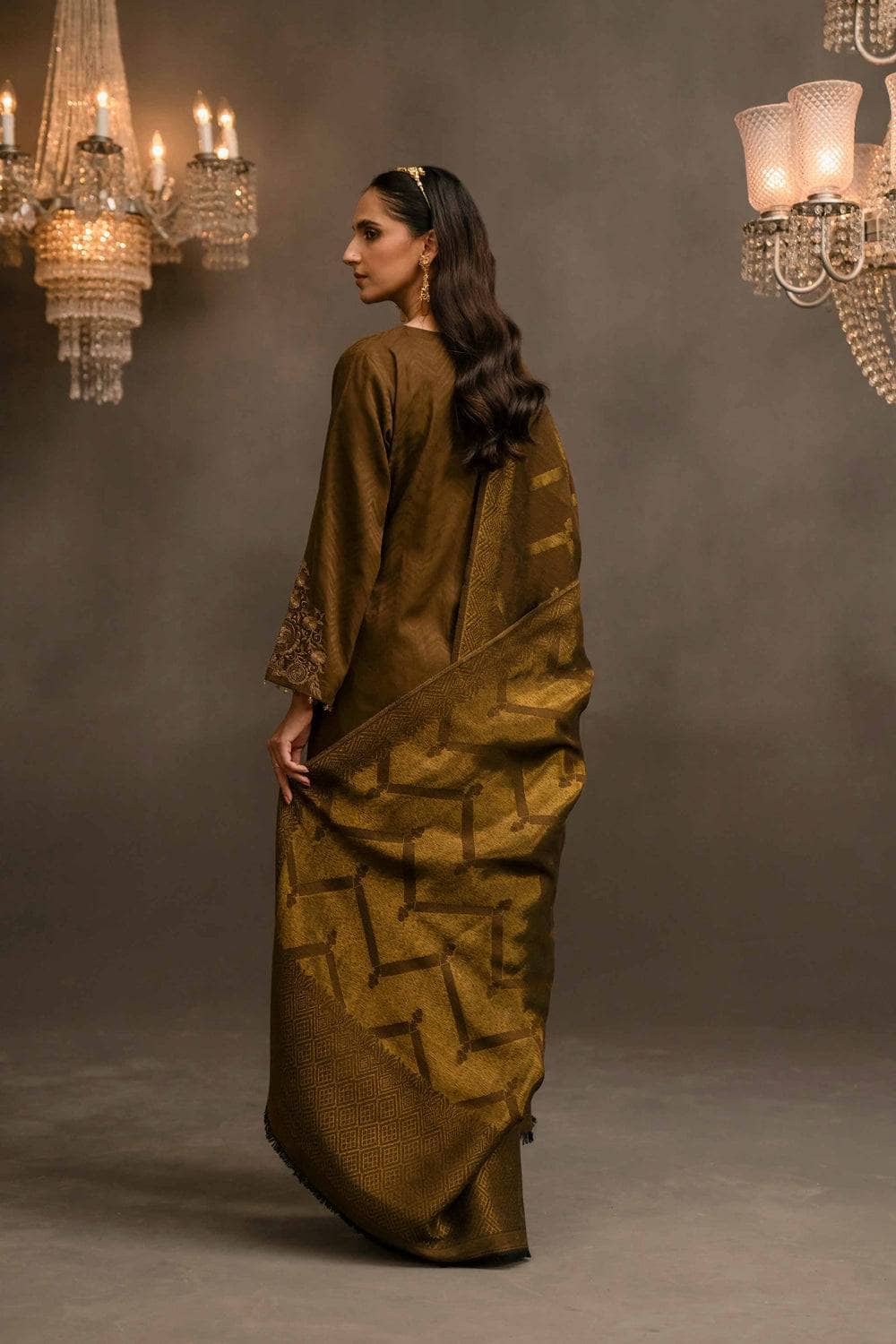 img_nishat_winter_23_awwal_boutique