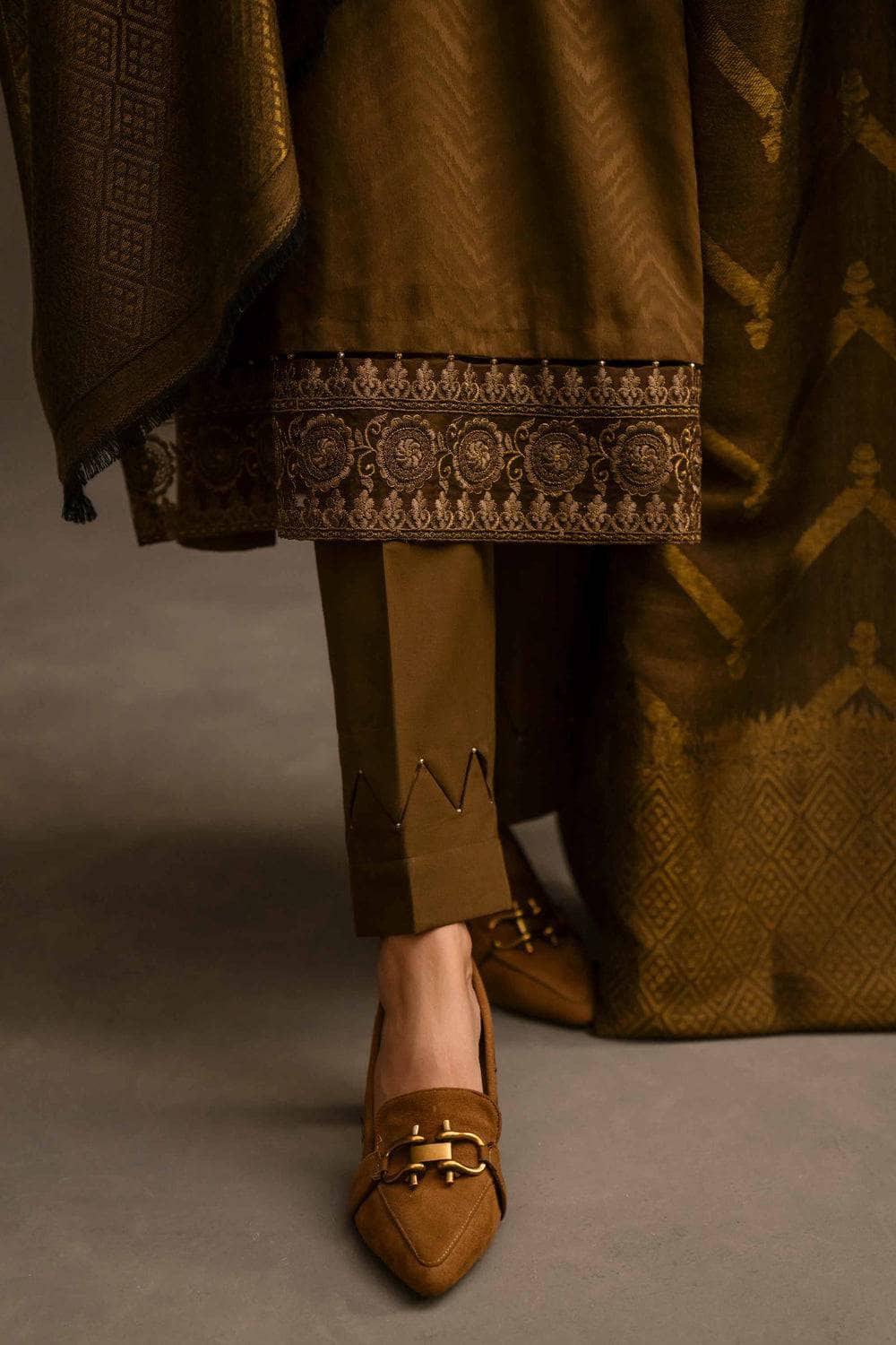 img_nishat_winter_23_awwal_boutique