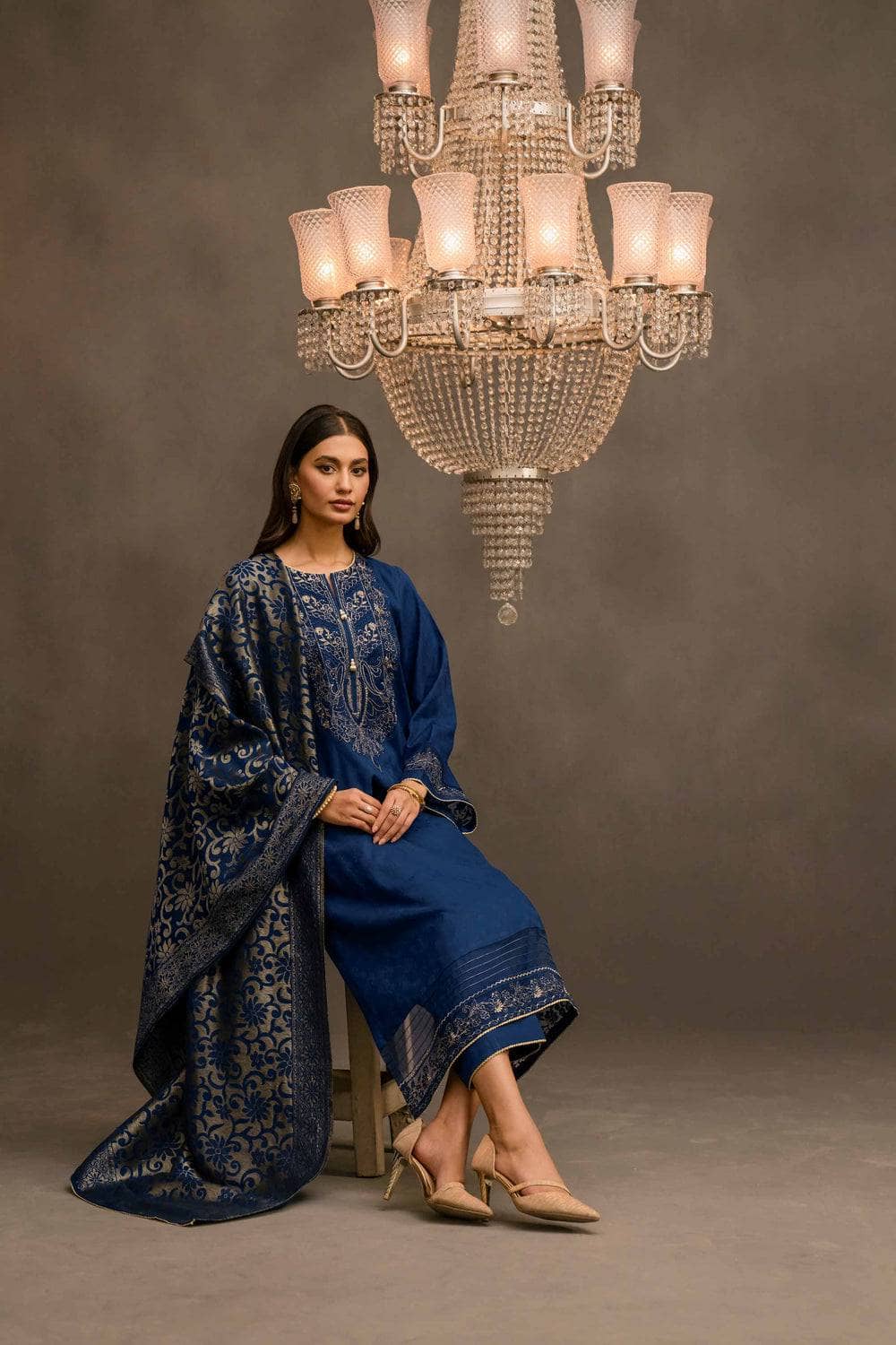 img_nishat_winter_23_awwal_boutique