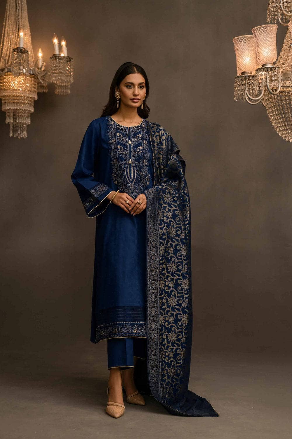 img_nishat_winter_23_awwal_boutique