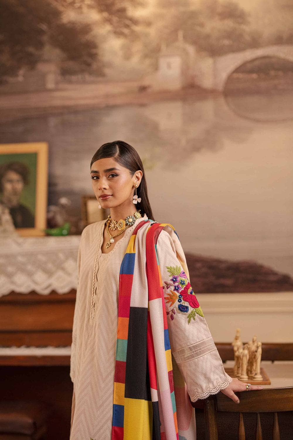 img_nishat_winter_23_awwal_boutique
