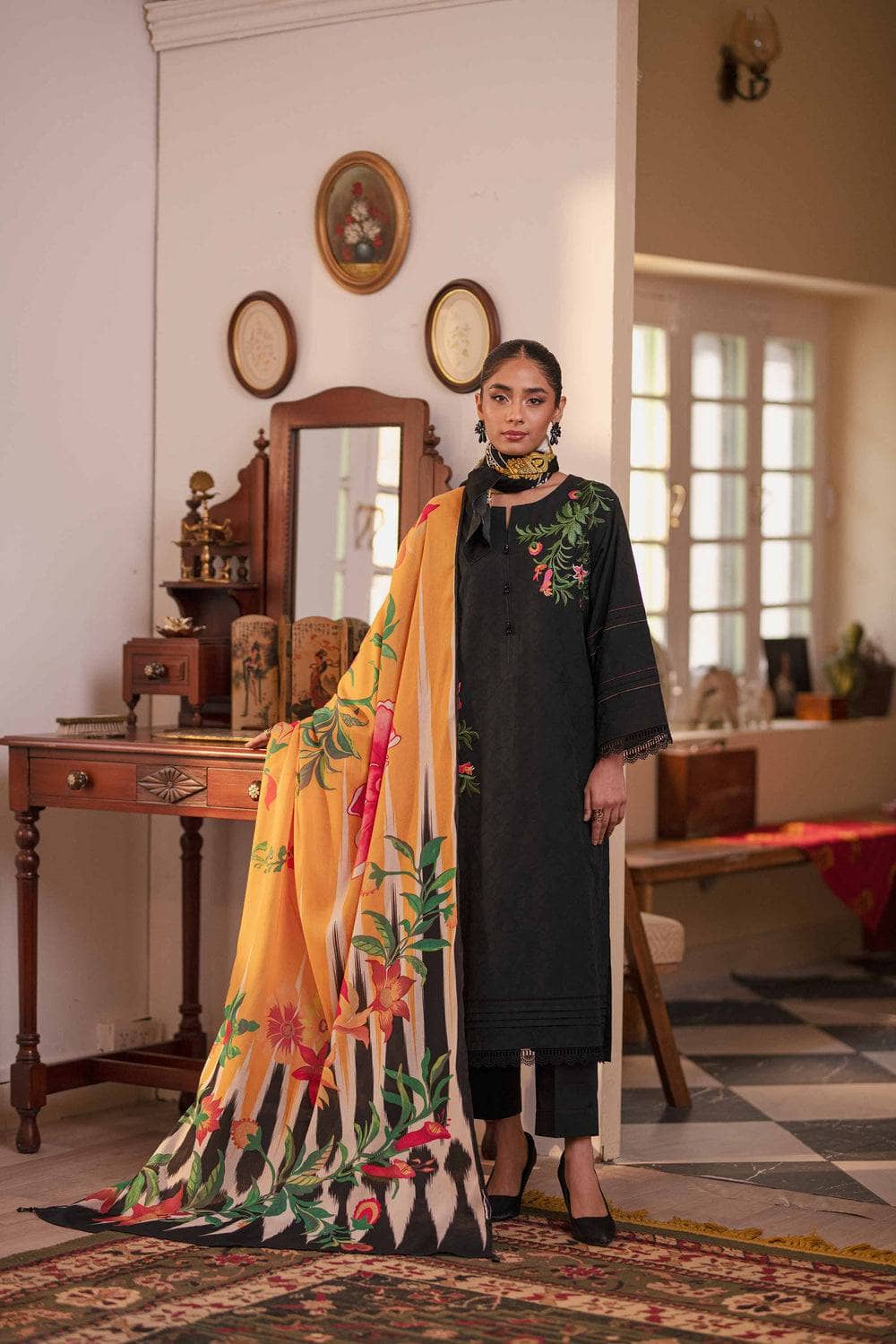 img_nishat_winter_23_awwal_boutique
