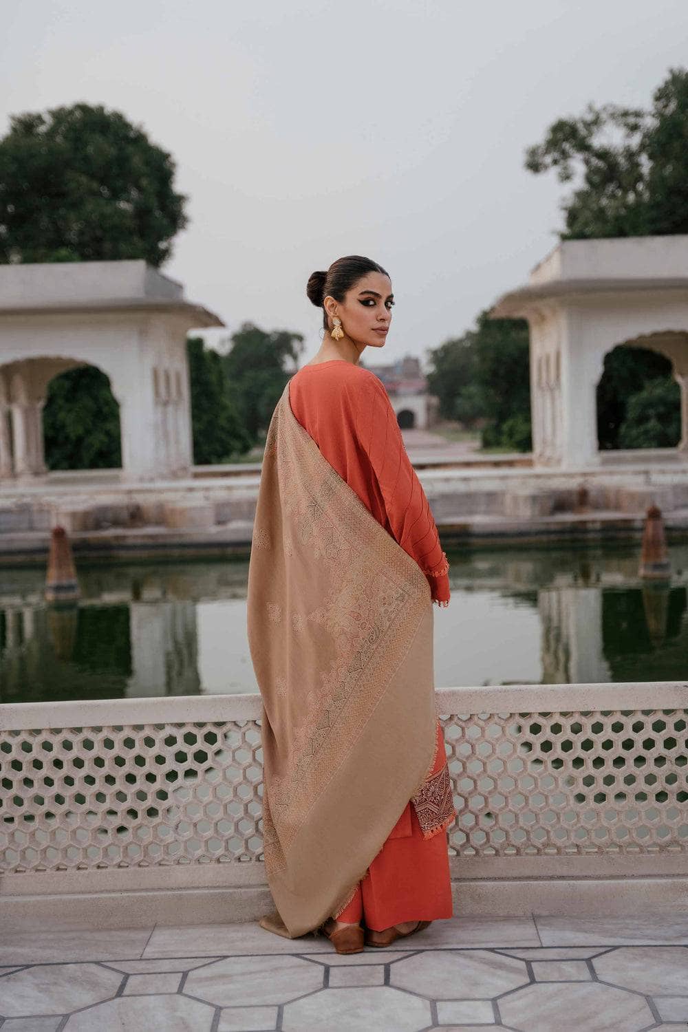 img_nishat_winter_23_awwal_boutique