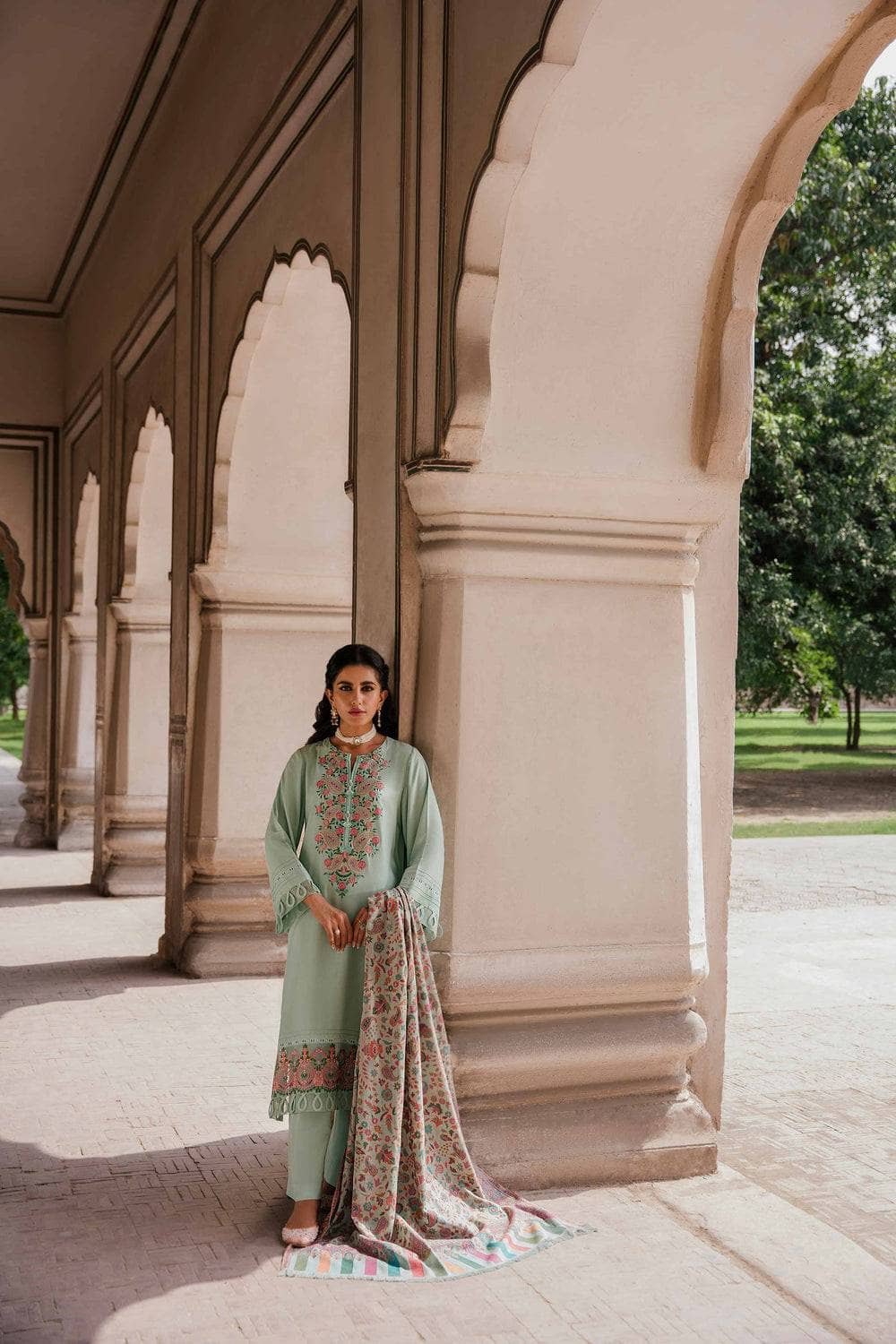 img_nishat_winter_23_awwal_boutique
