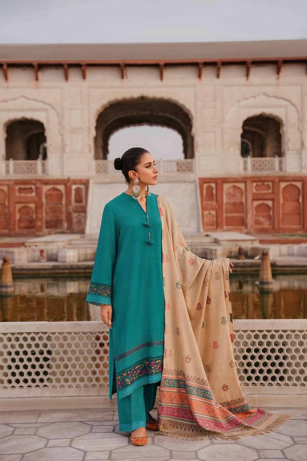 img_nishat_winter_23_awwal_boutique
