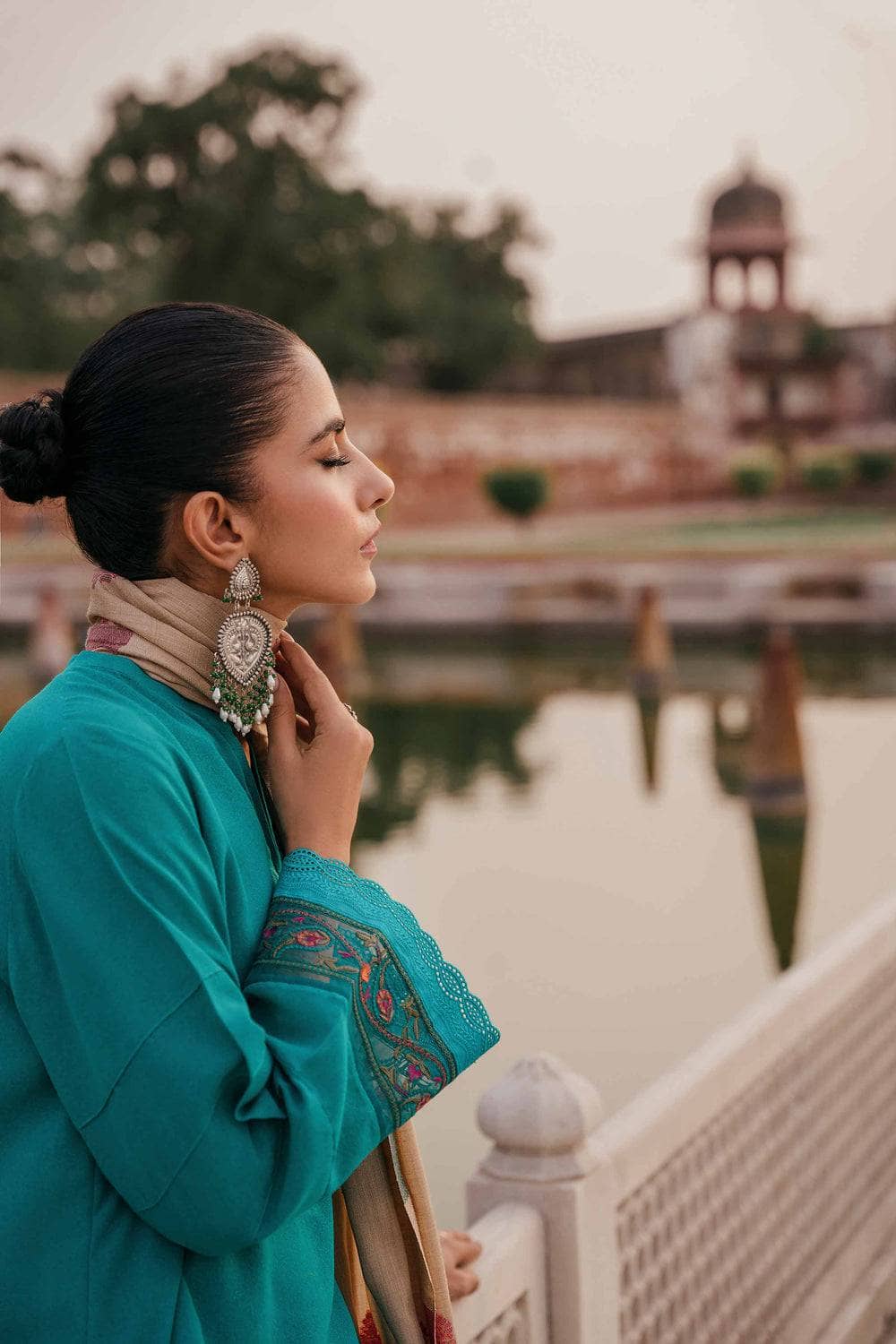 img_nishat_winter_23_awwal_boutique