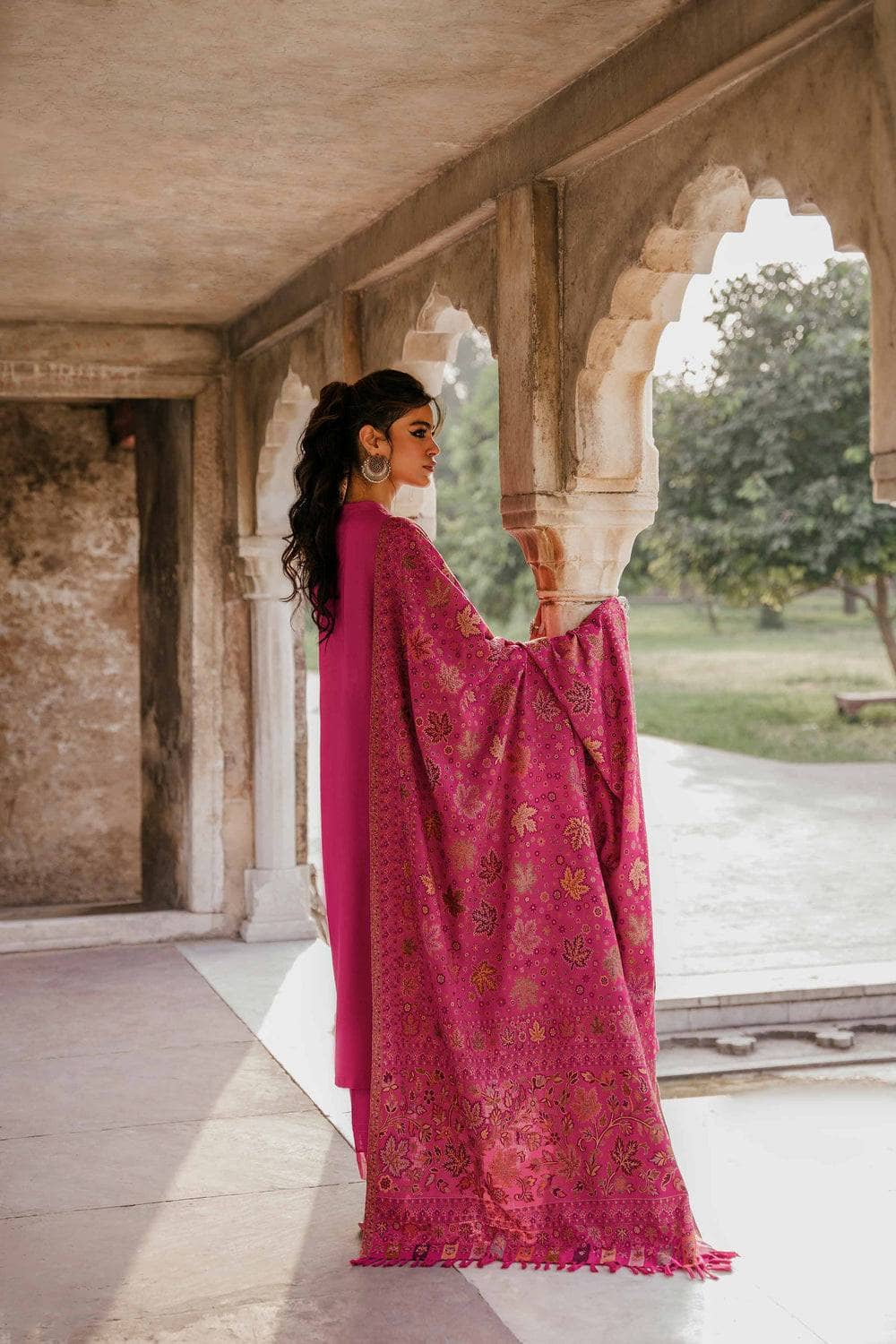 img_nishat_winter_23_awwal_boutique