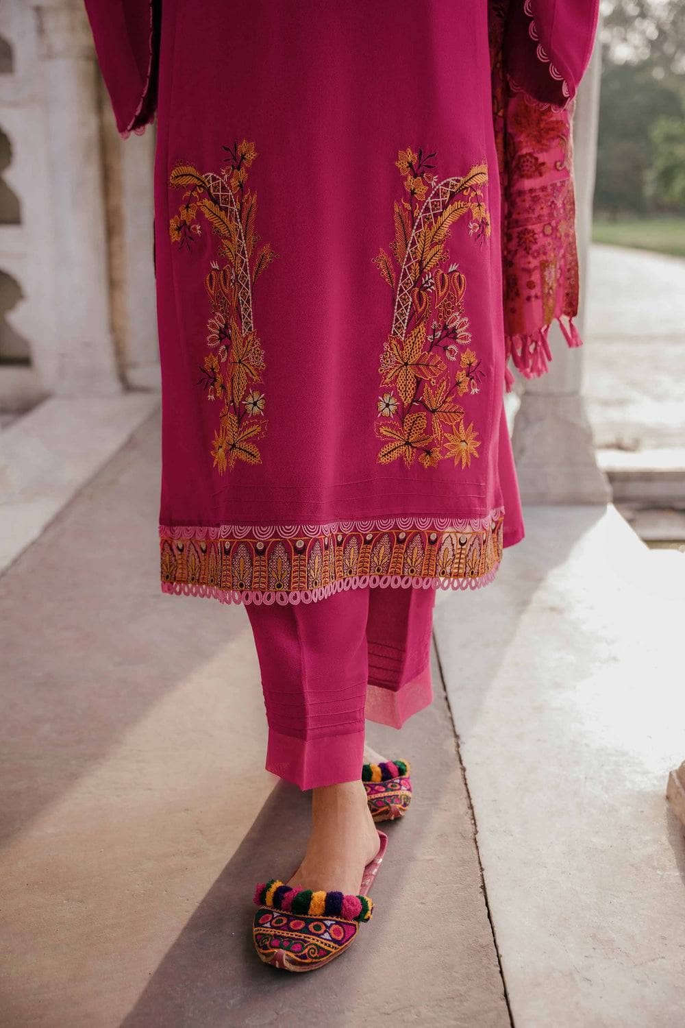 img_nishat_winter_23_awwal_boutique