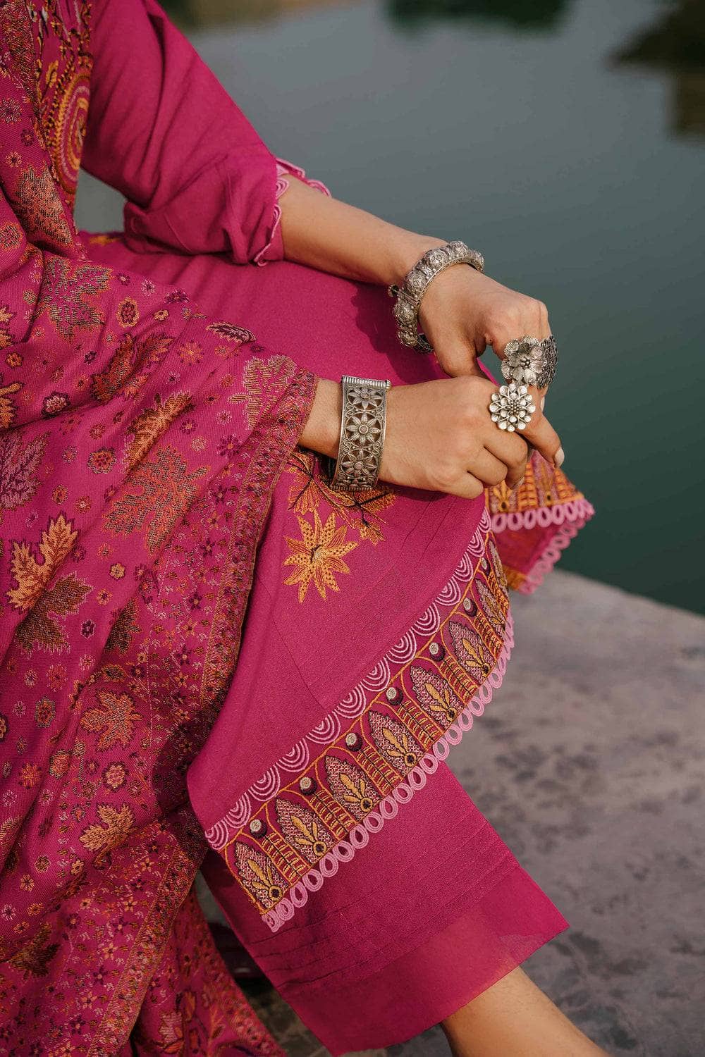 img_nishat_winter_23_awwal_boutique