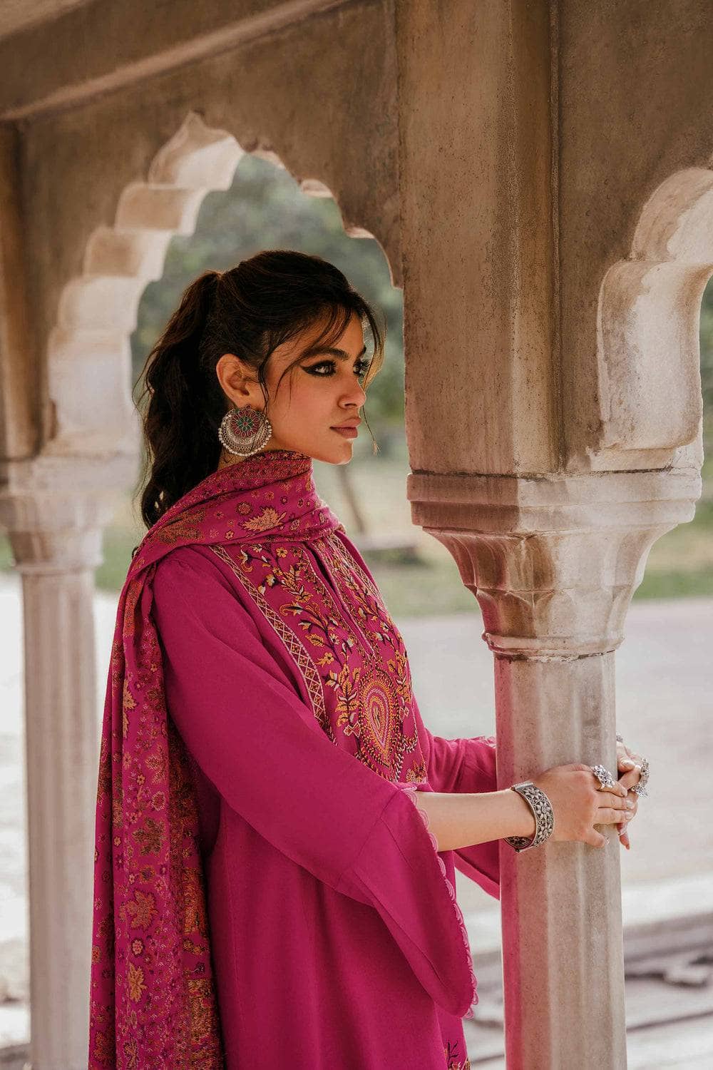 img_nishat_winter_23_awwal_boutique