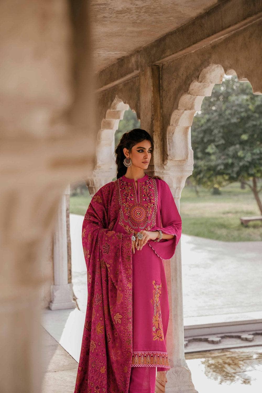 img_nishat_winter_23_awwal_boutique