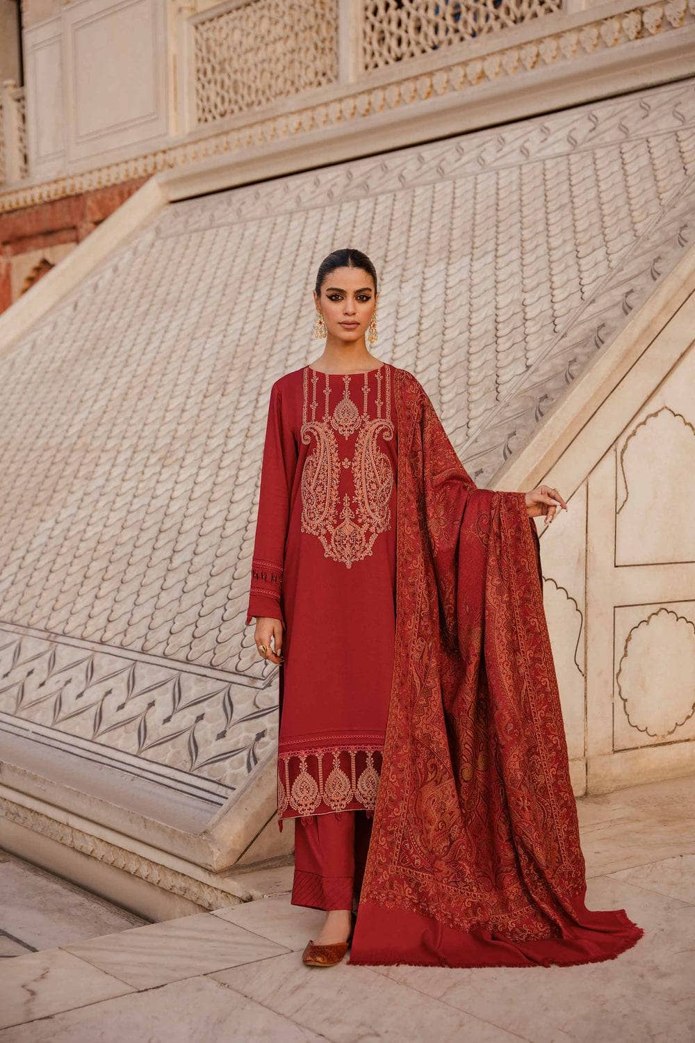 img_nishat_winter_23_awwal_boutique