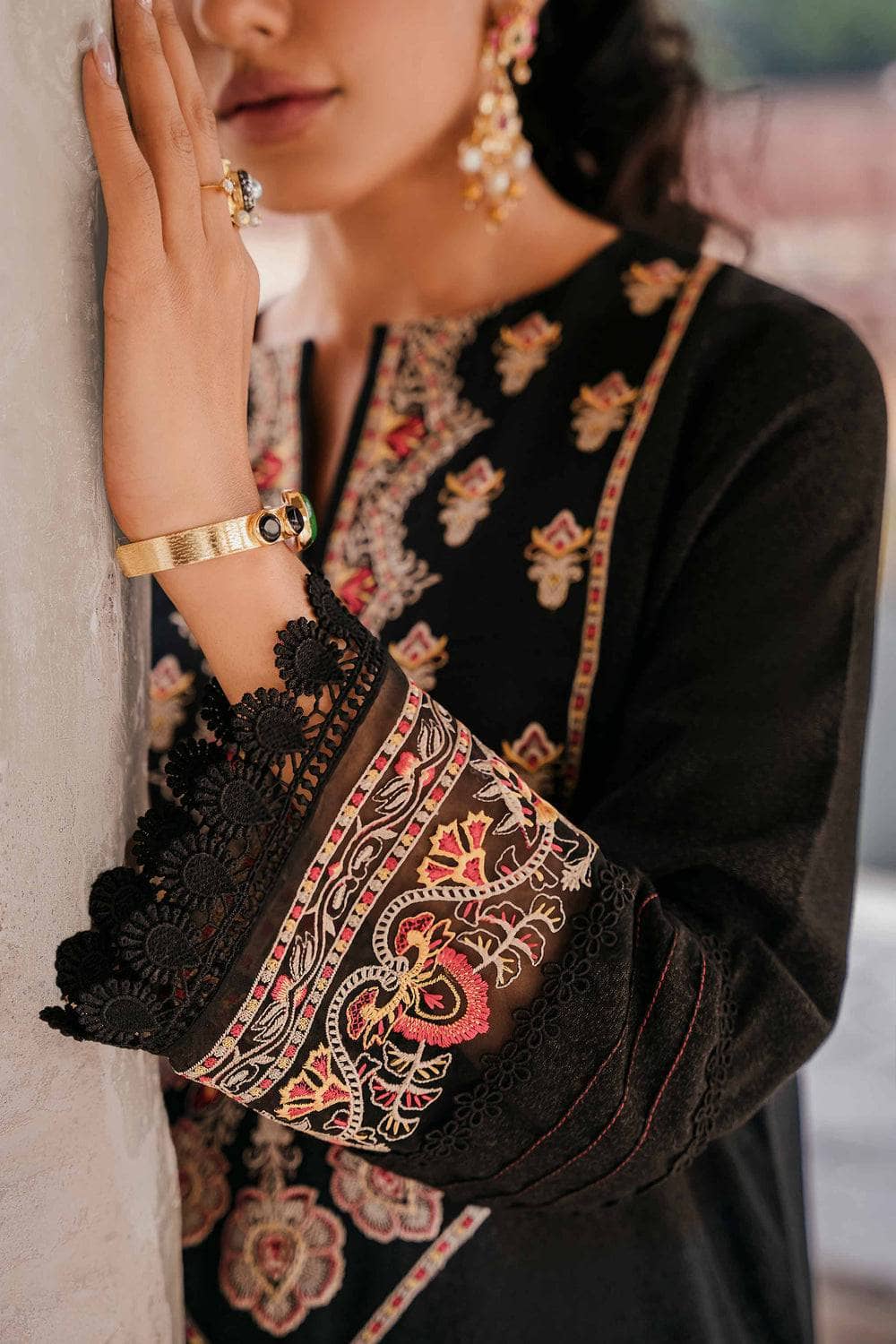 img_nishat_winter_23_awwal_boutique