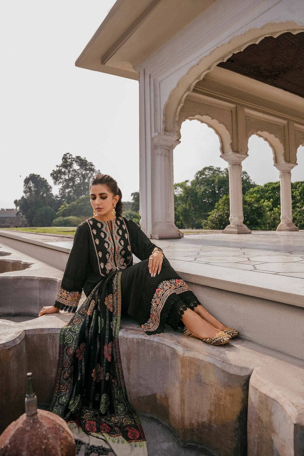 img_nishat_winter_23_awwal_boutique
